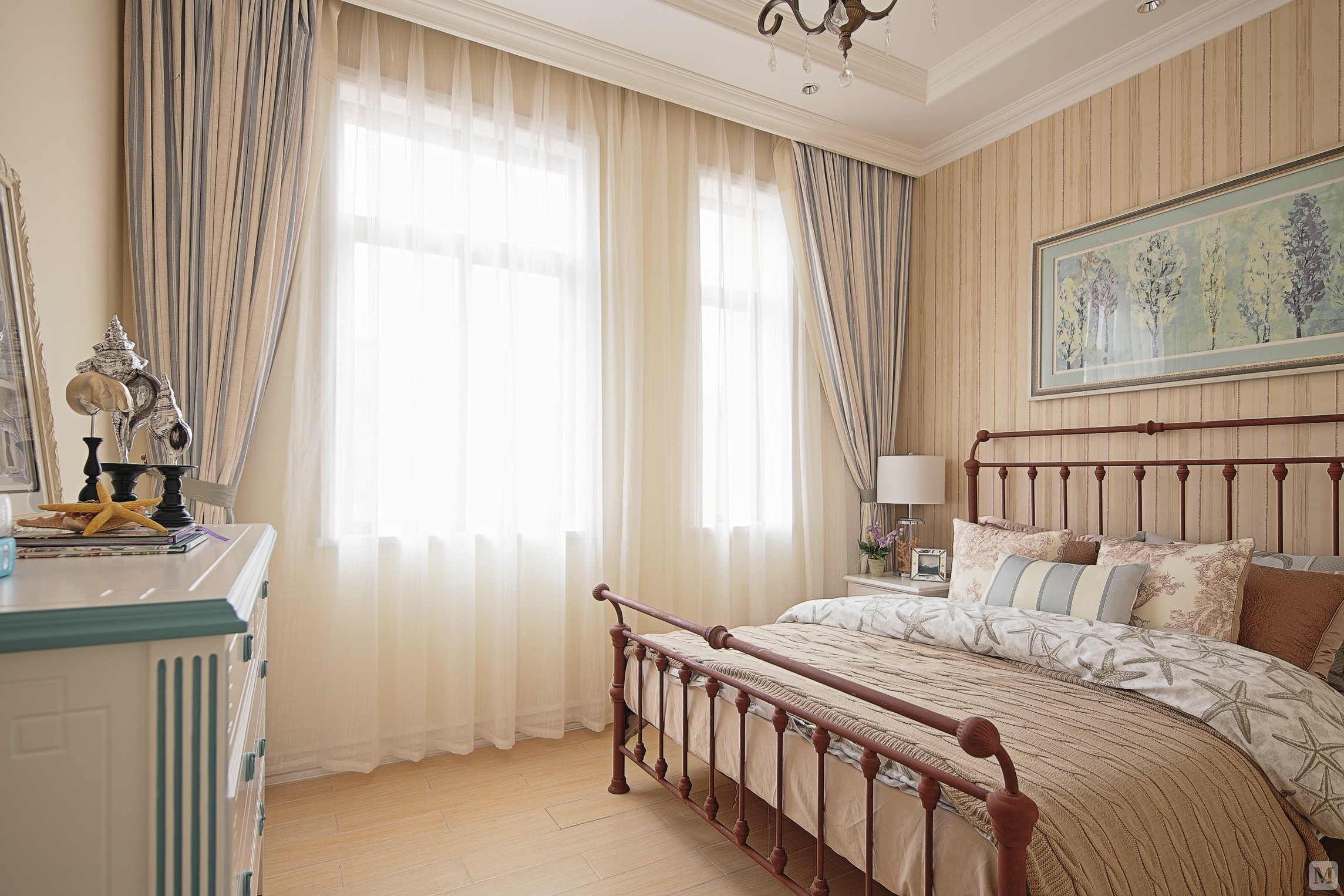 精装样板房欧式卧室窗帘壁纸装修设计效果图 – 设计本装修效果图