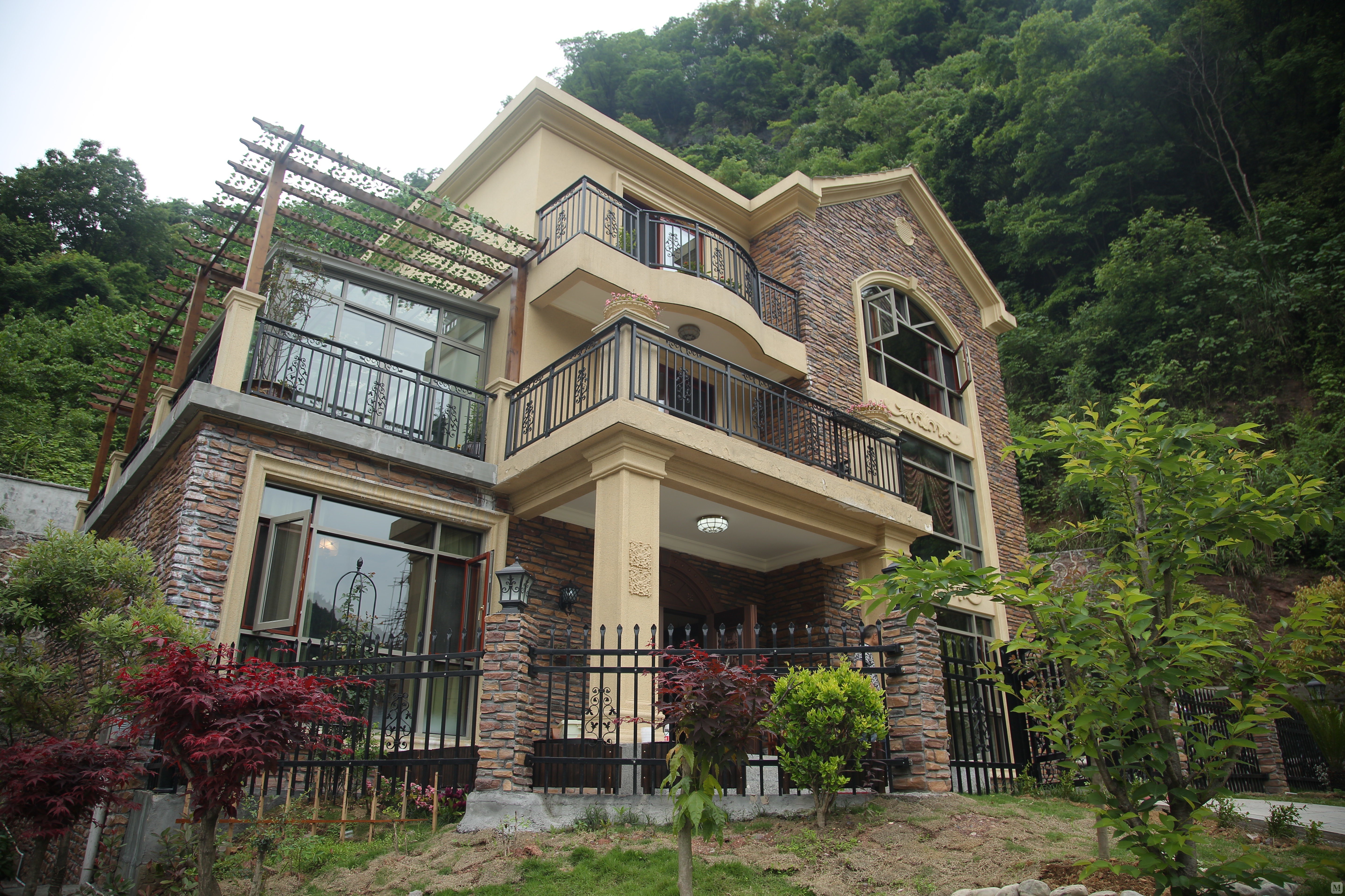 88.4万428㎡美式复式装修七里坪半山别墅【纯美】