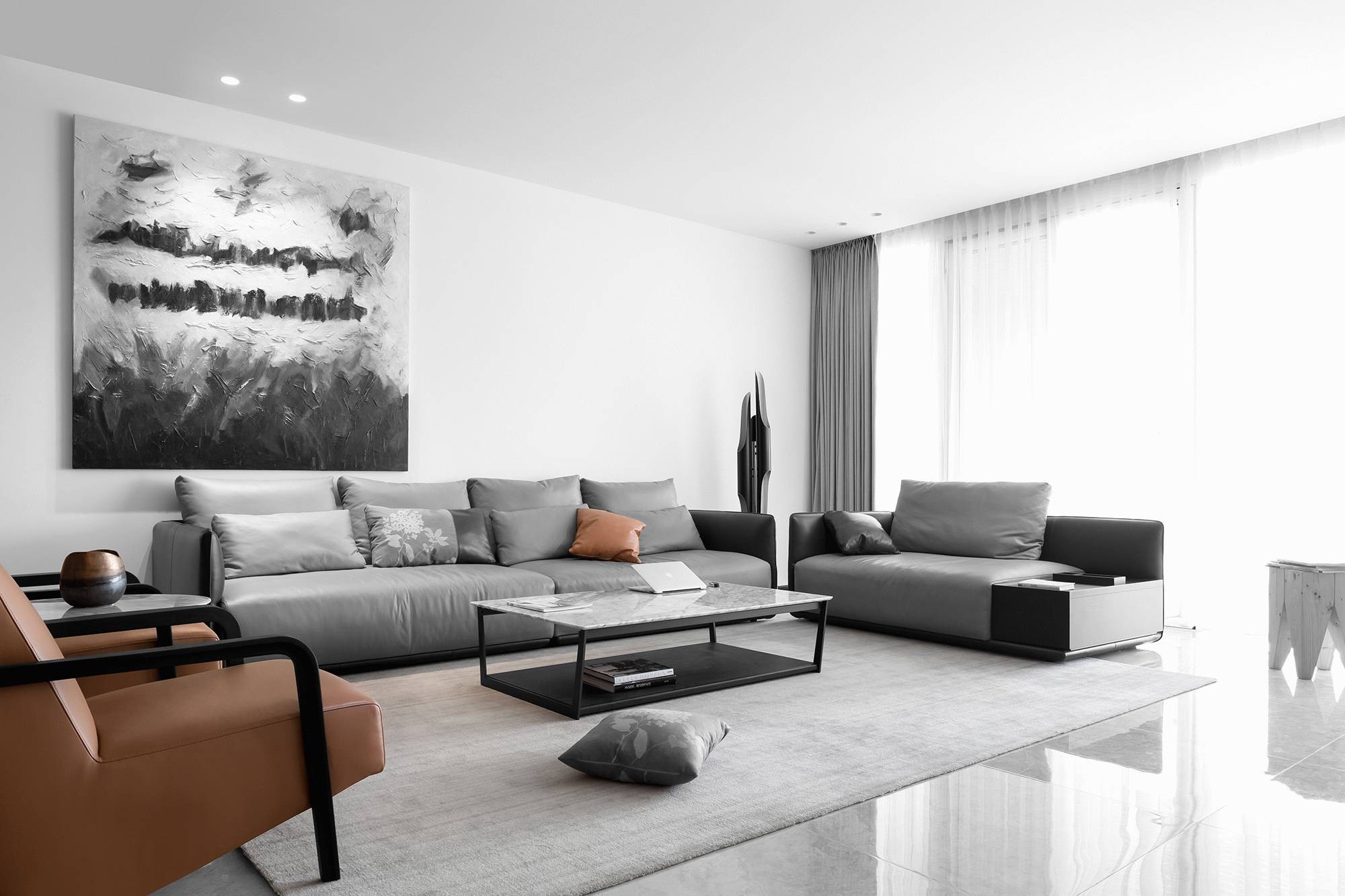 现在流行有玻璃与金属组合的极简约主义设计,更体现出极简约主义风格