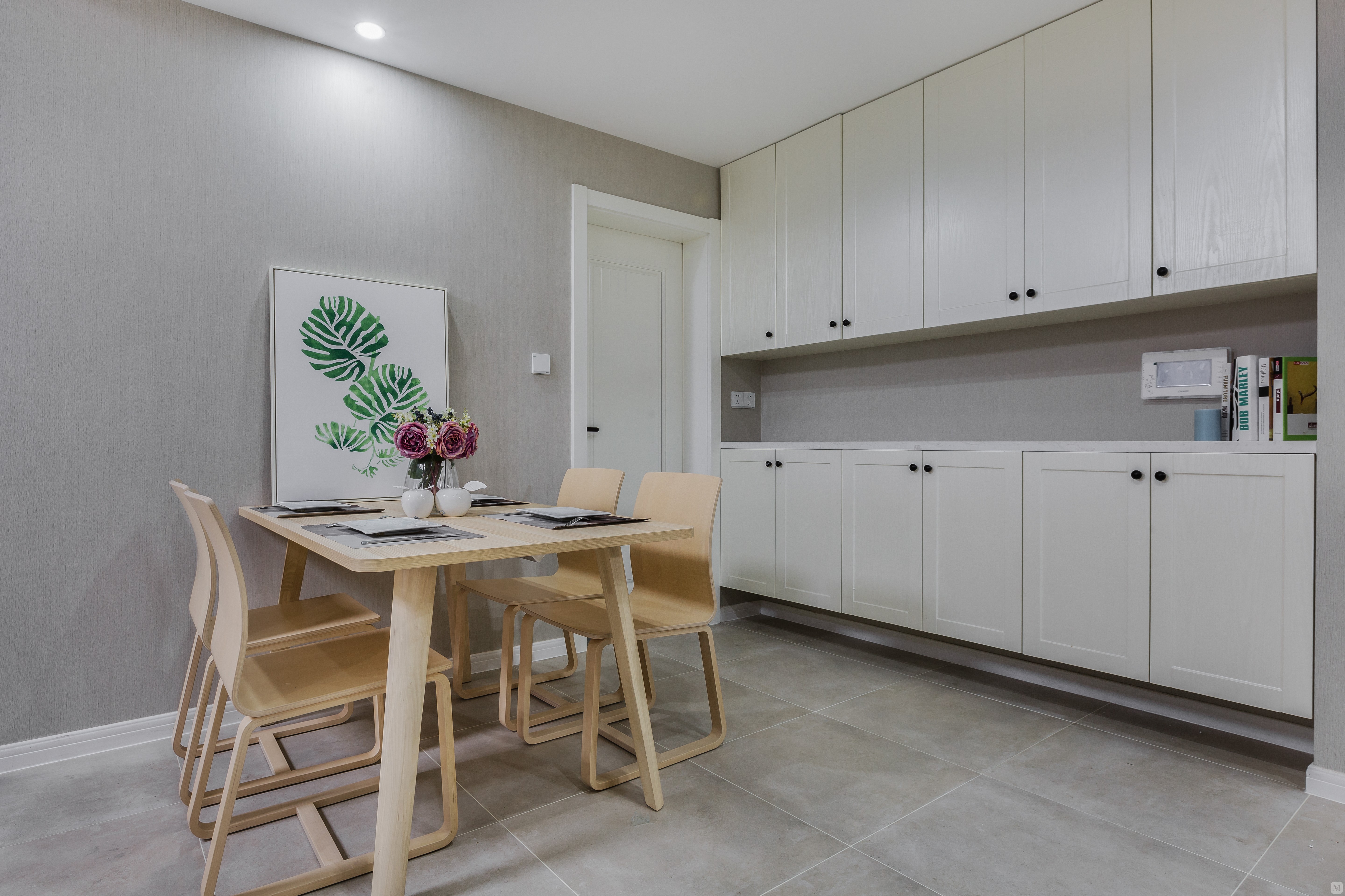 简欧餐厅餐桌装修效果图