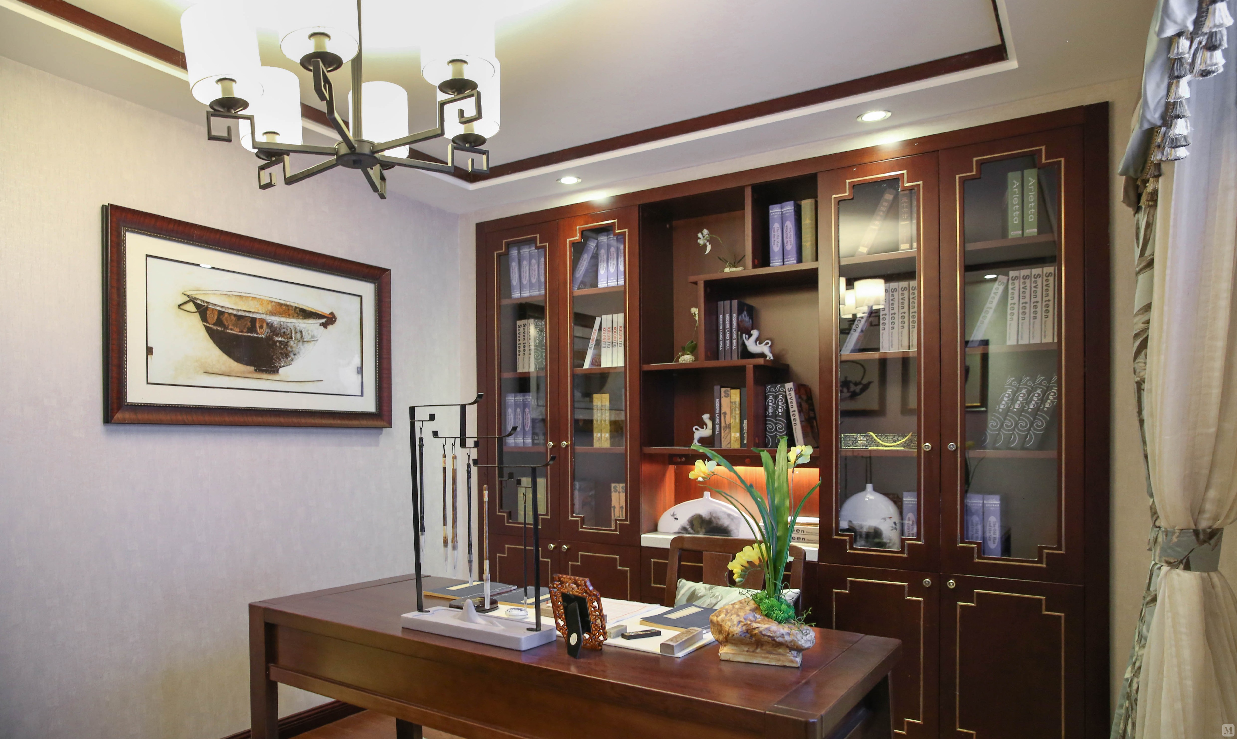 此样板间为现代中式风格,是专门为高级白领,企业高管,私企老板,适合