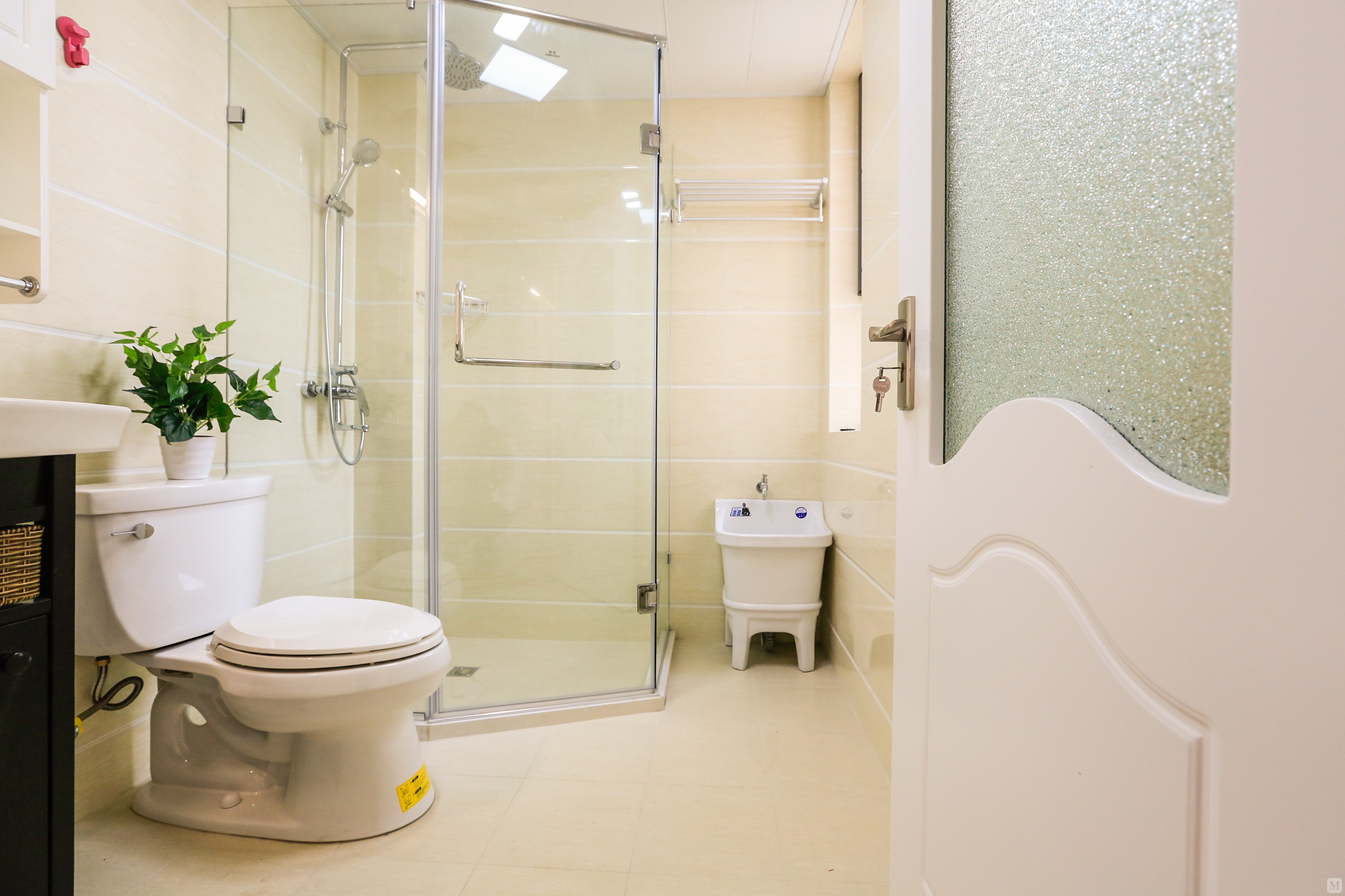 干湿分离的卫生间设计,使整个卫生间显得整洁有序.