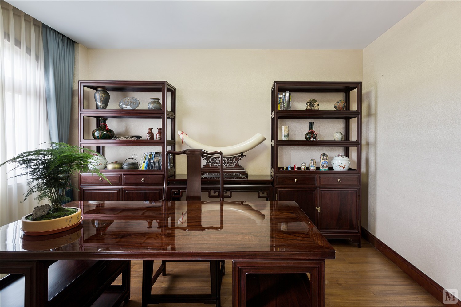 中式书房书柜装修效果图