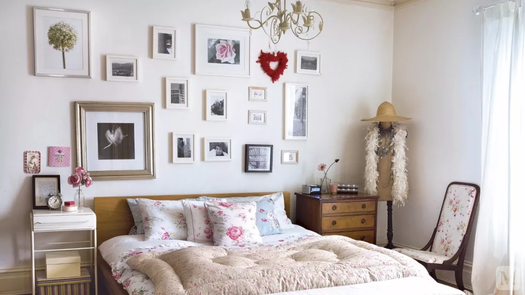 又到了被床"黏"住的季节,先收了这份床头装饰与收纳指南吧