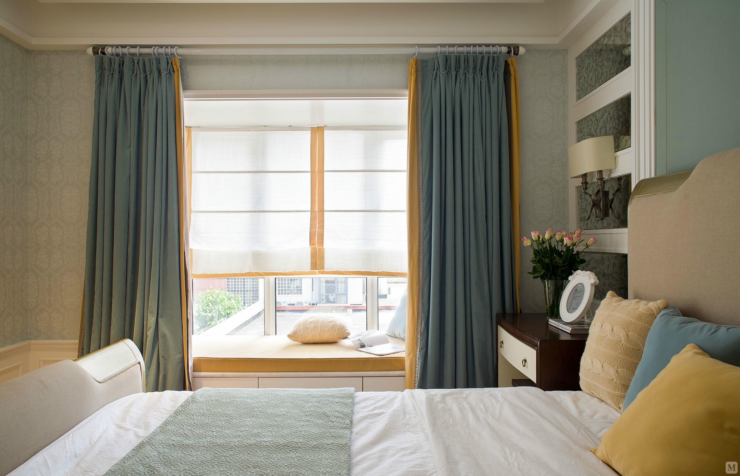 美式卧室窗帘装修效果图