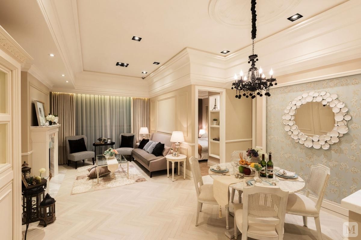 银镜增强了空间中视觉的延伸感.