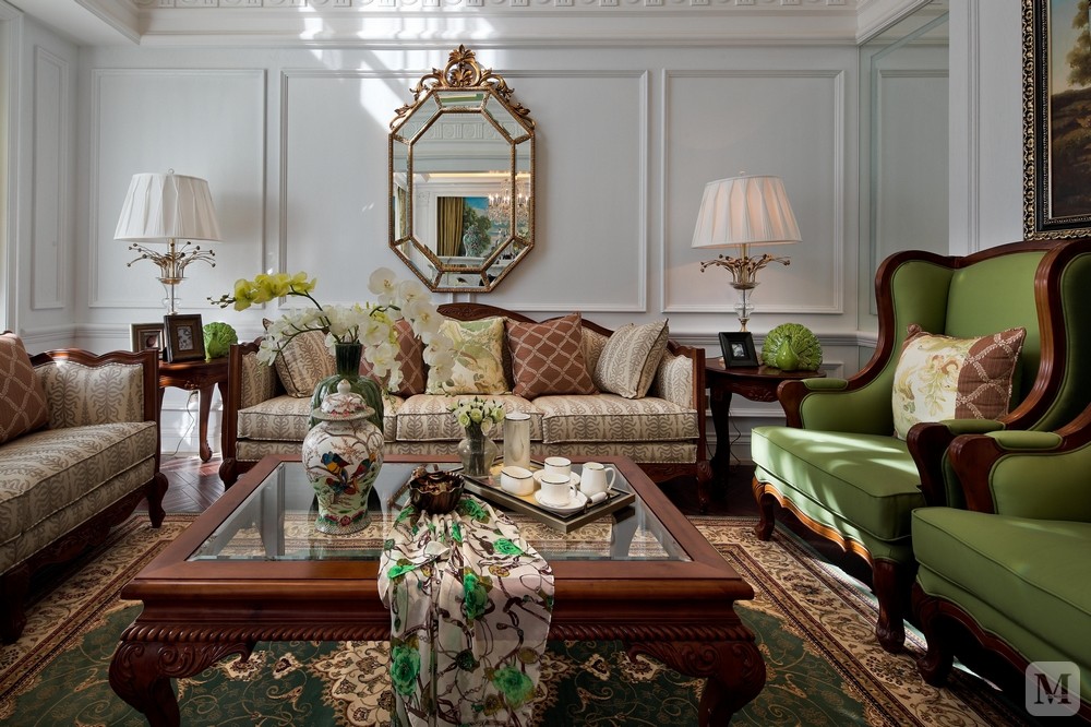 用室内陈设品来增强历史文脉特色,往往会照搬古典设施,家具及陈设品来