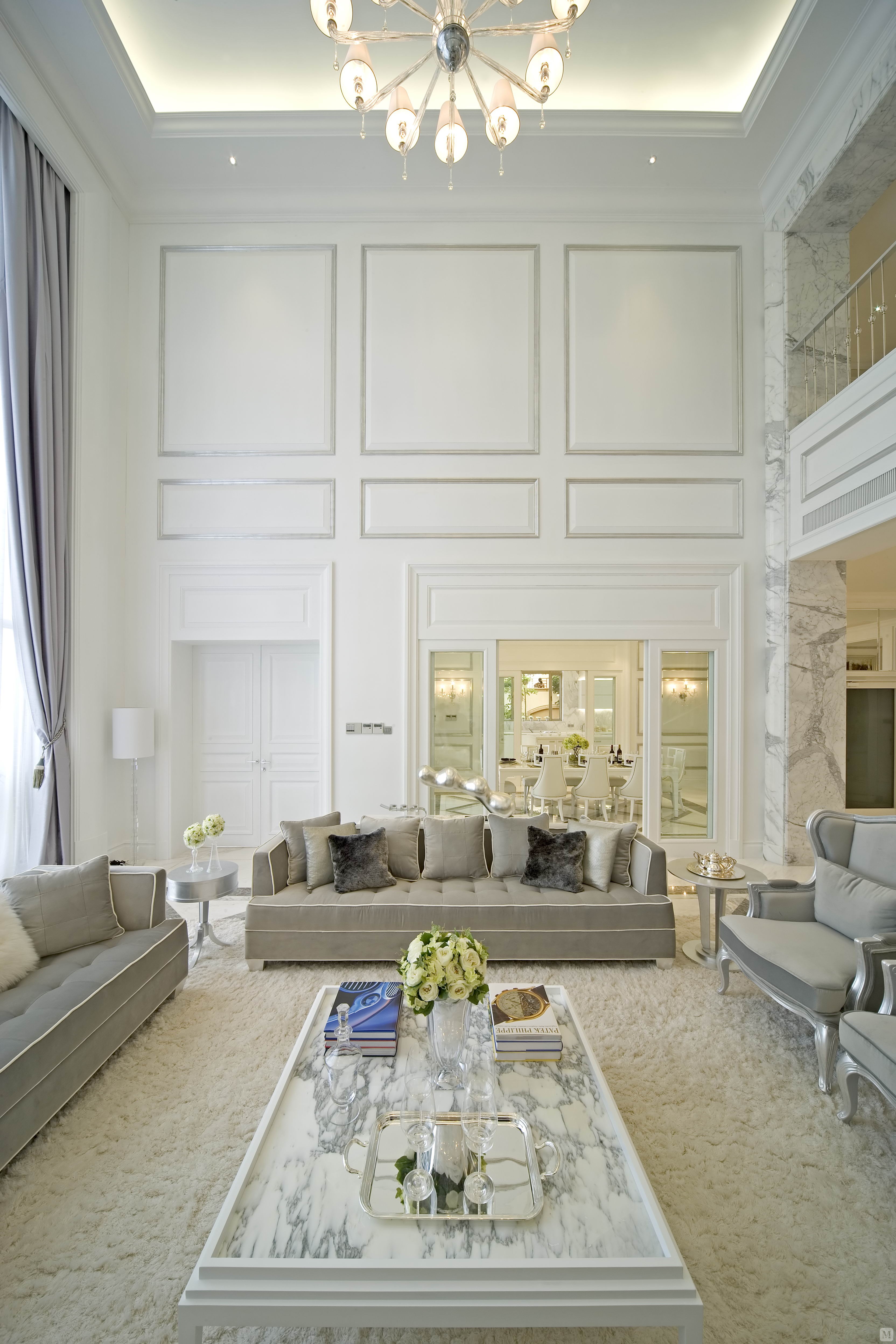 本案设计中,采用了象牙白作为空间的主色调,整个空间显得清新而时尚.