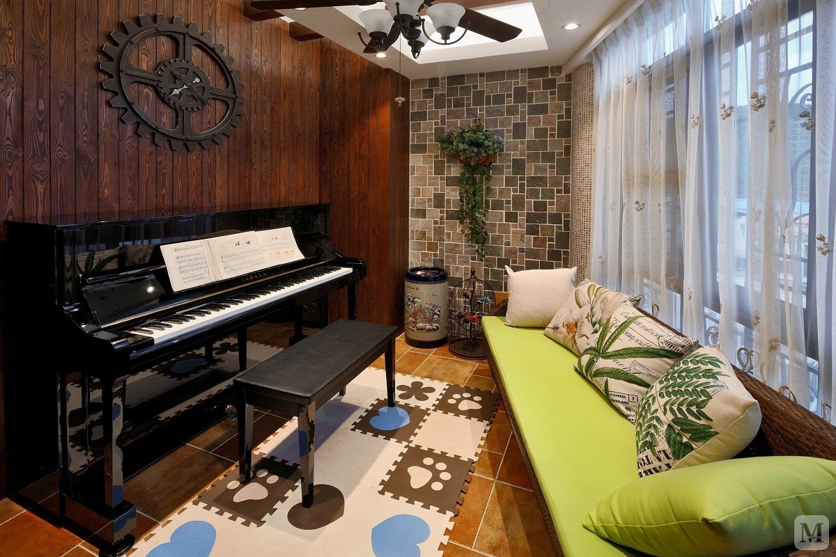 软装各类物品均选用亲民居家化的物品,不至于使人产生距离感,形成人人