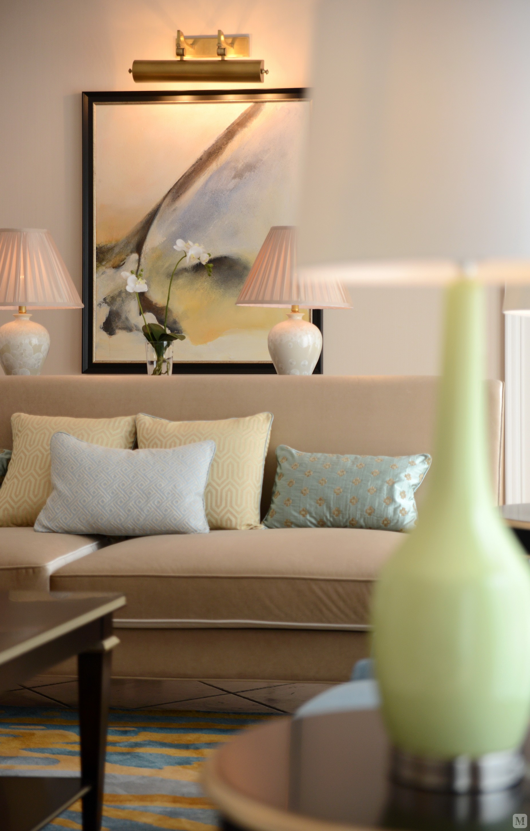 住宅小空间多功能是现代室内设计的重要特征,整个立体形式都与有条不