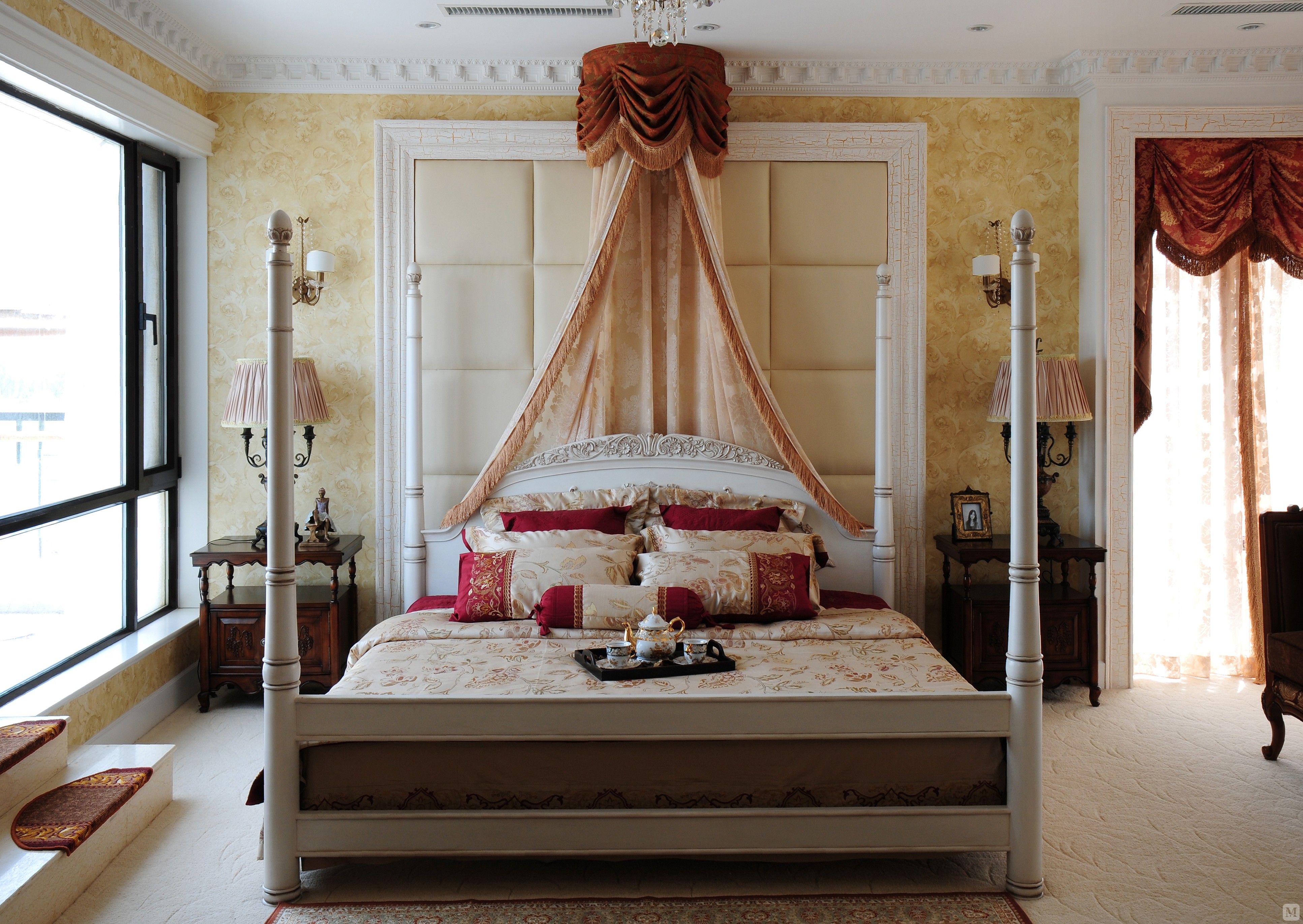 新古典卧室窗帘装修效果图