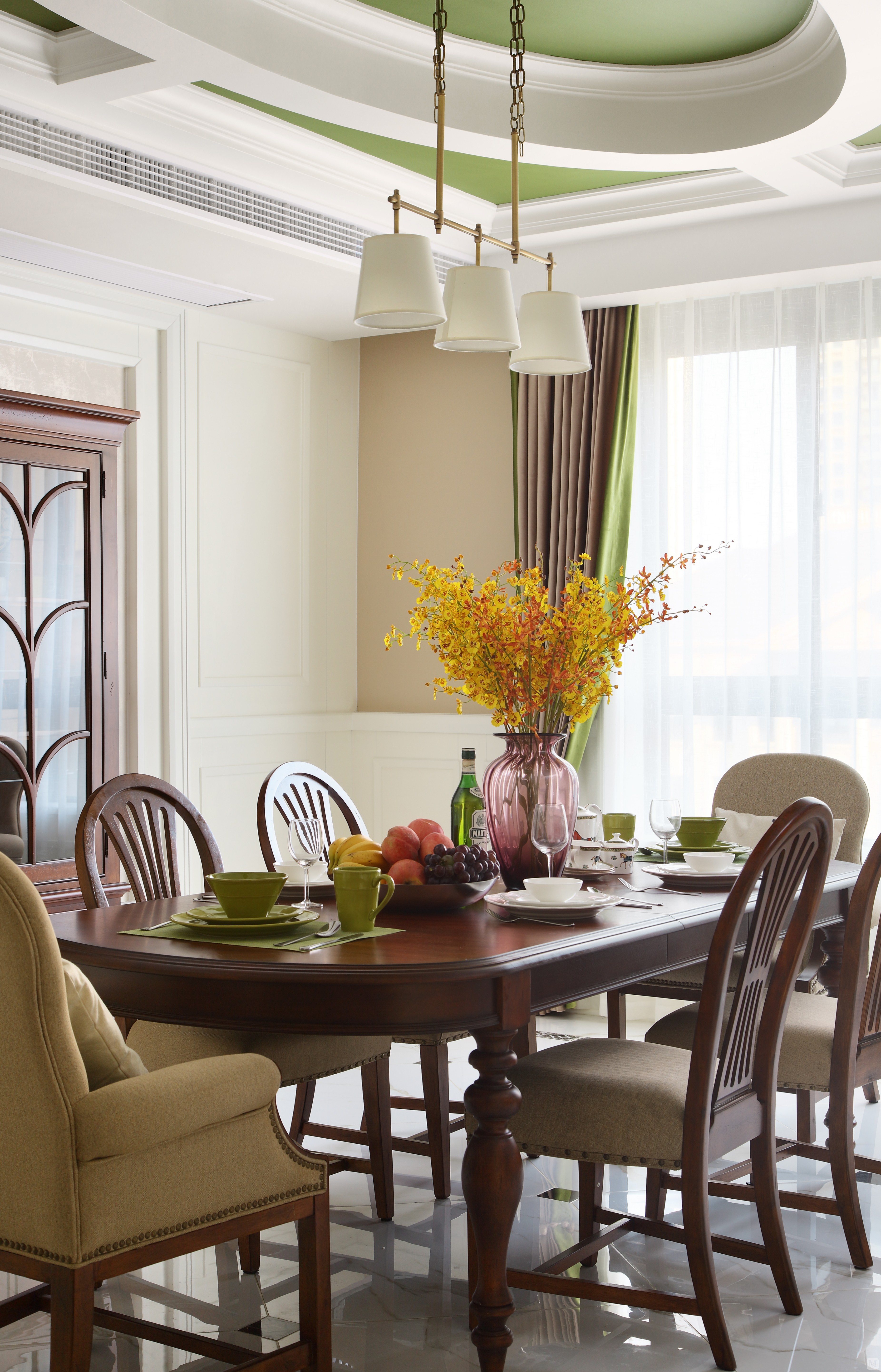 美式餐厅餐桌装修效果图