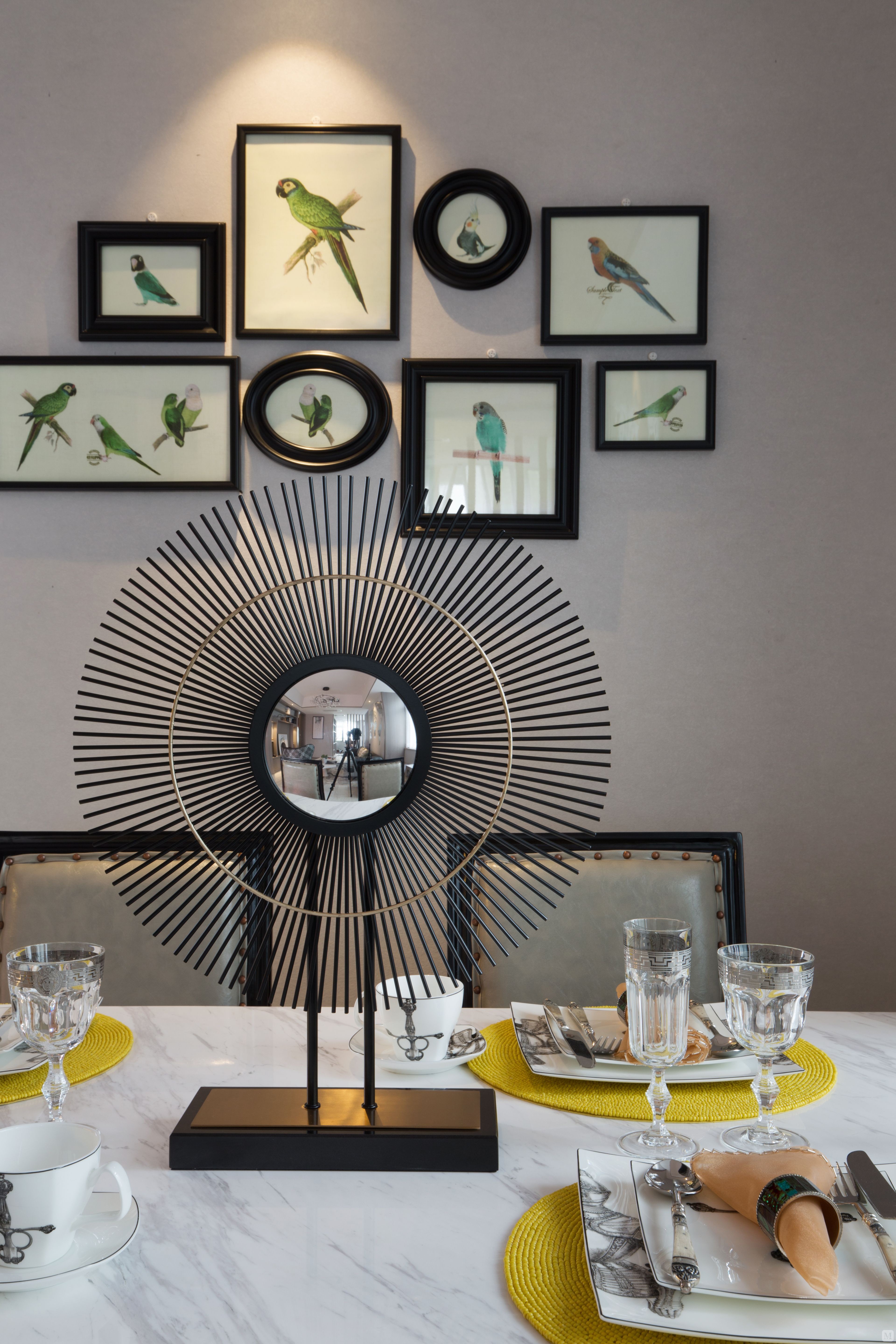 简约风格色彩设计也是非常重要的,一般都是通过色彩之间来突出简约.