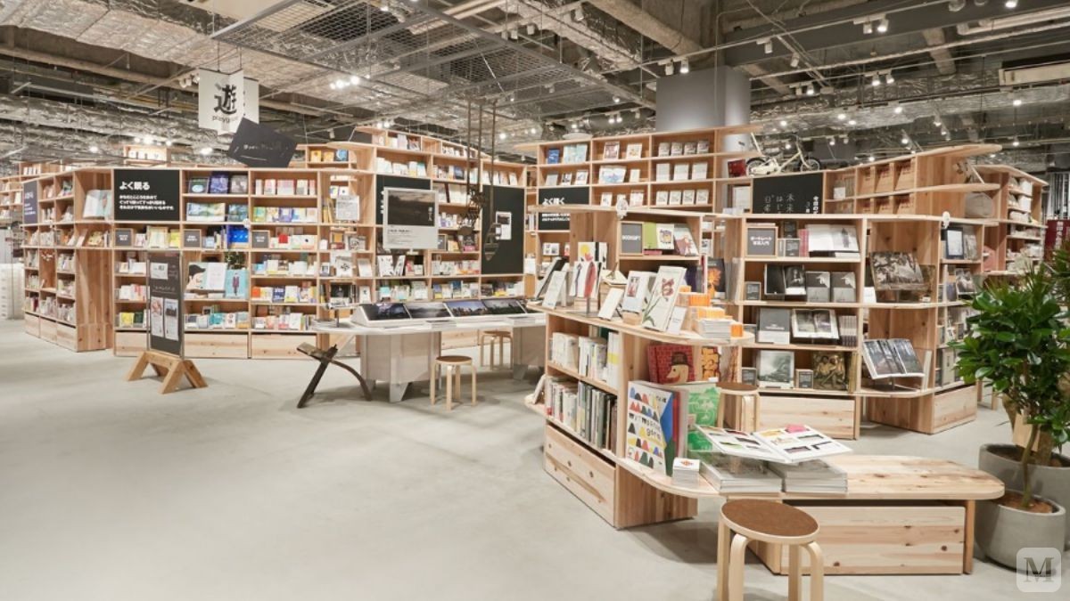 它不仅仅是销售图书的卖场,郑州书店装修设计理念主要是:书架(布局