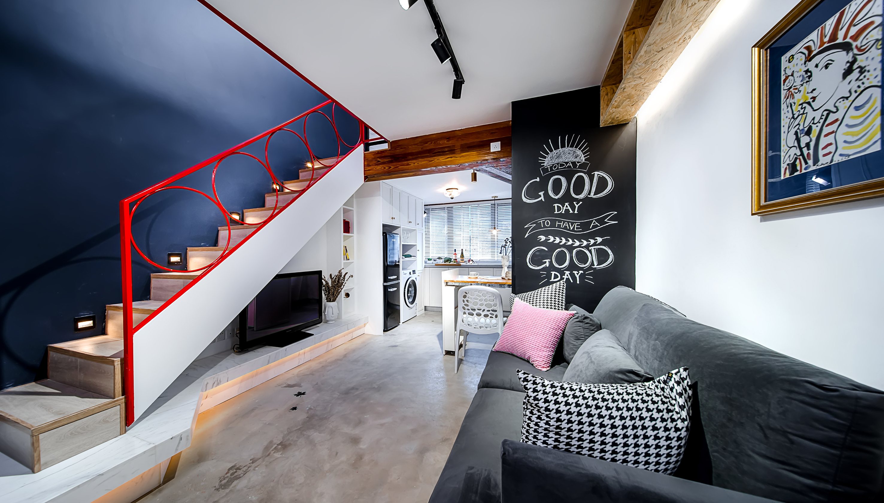 18平老房子借用公共区域改造超大卧室